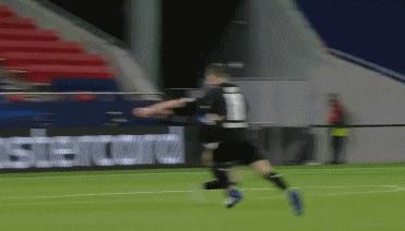 斯通斯瓜迪奥拉交流意见,斯通斯和斯特林