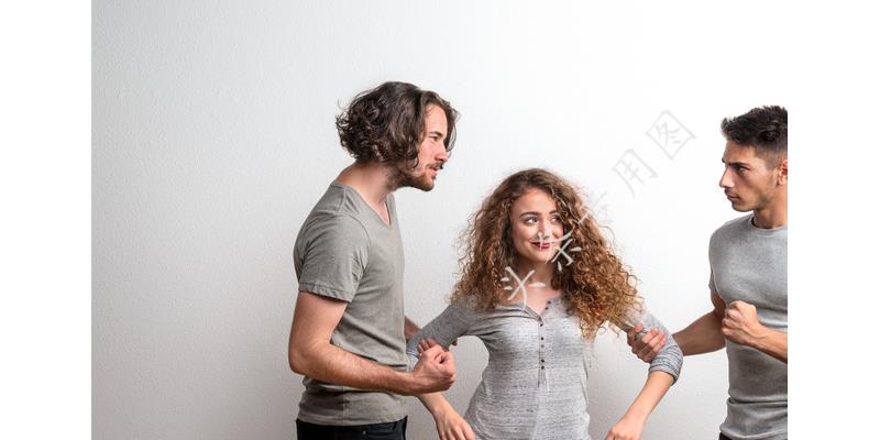 “姐，妈住院了，给5万”“你啥时候换妈了？我陪我妈逛街呢”