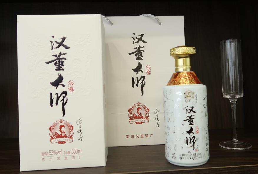 黄盖玻汾与红盖哪个贵些,黄盖玻汾和红盖玻汾哪个好喝知乎