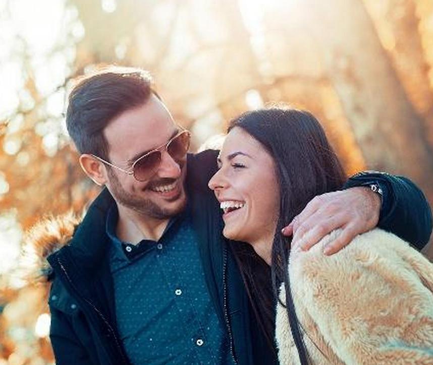 女性心窝口偏右烧灼感痛怎么回事,女性下边有烧灼感伴有尿频