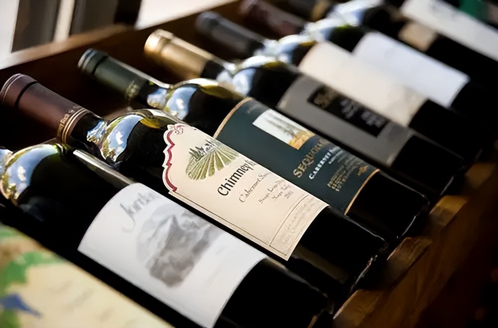 酒瓶身没有标签是真酒还是假酒,酒没标固态标识是纯粮的吗