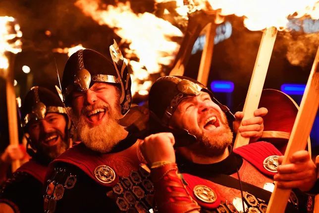 霍格马奈：苏格兰新年庆祝活动和习俗