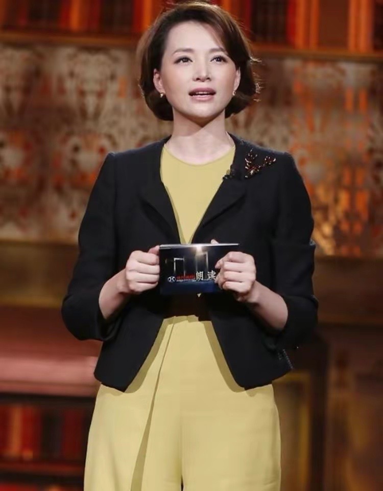 看董卿,看董卿才知道什么是真正的美