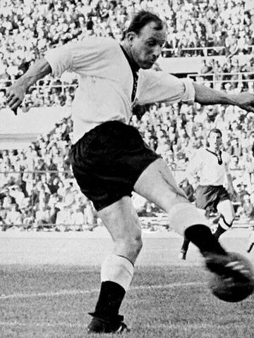 足球历史十大射手榜,足球历史十大球星排名