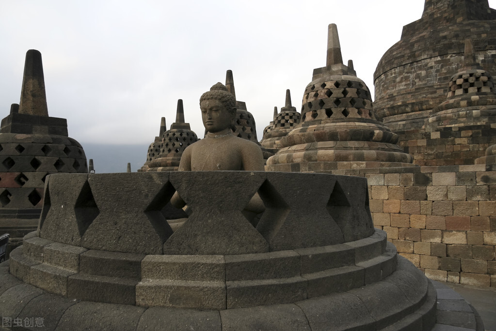 世界十大奇迹乐山大佛,万里长城vs乐山大佛