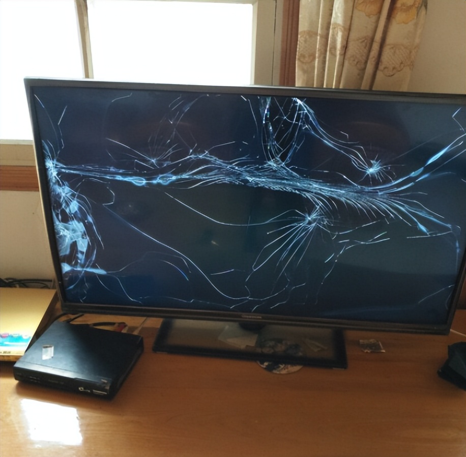 电视屏幕碎修复得多少钱,华为电视屏幕碎了多少钱