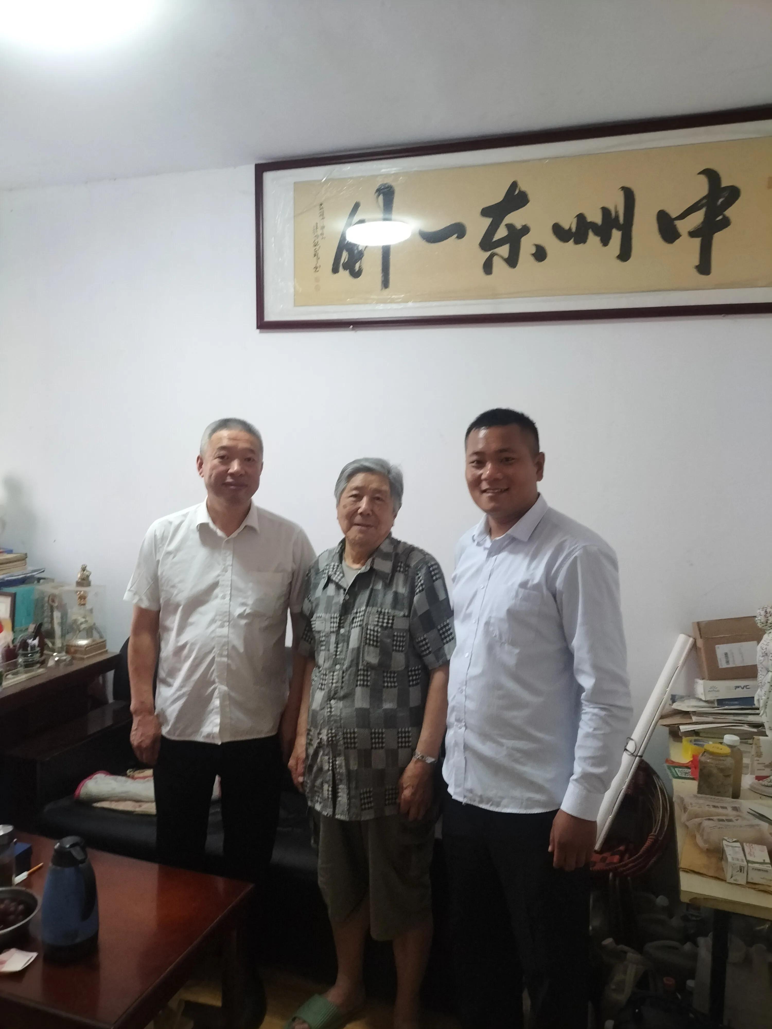 封面人物东兴明及其徒弟的医学情结