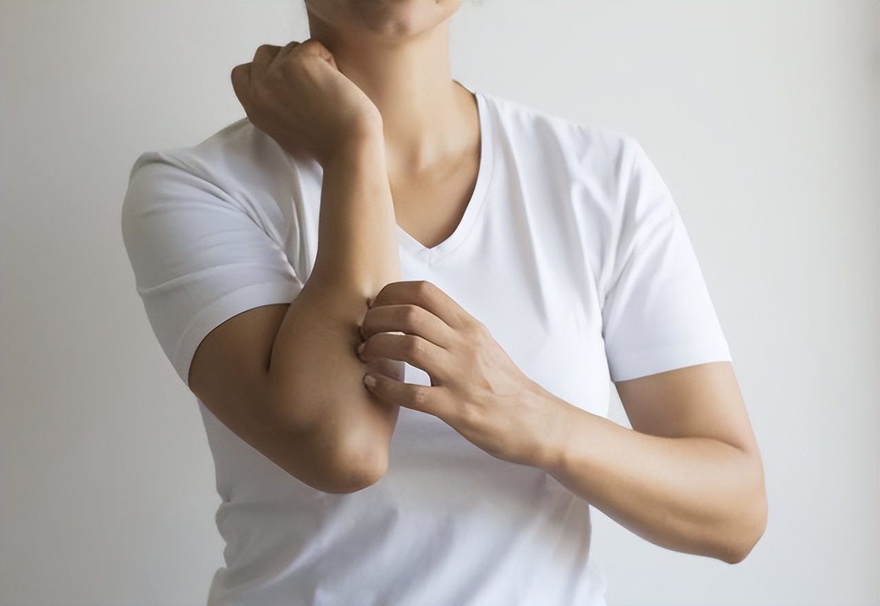 身体有2处发痒别误以为是过敏,身体过敏发痒但是表面没有疹