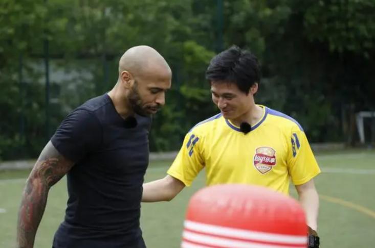 实况足球手游引擎更新,实况足球手游十月更新升黑