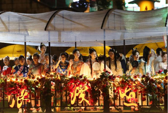 2023世界华服大会品贡茶悦宣恩