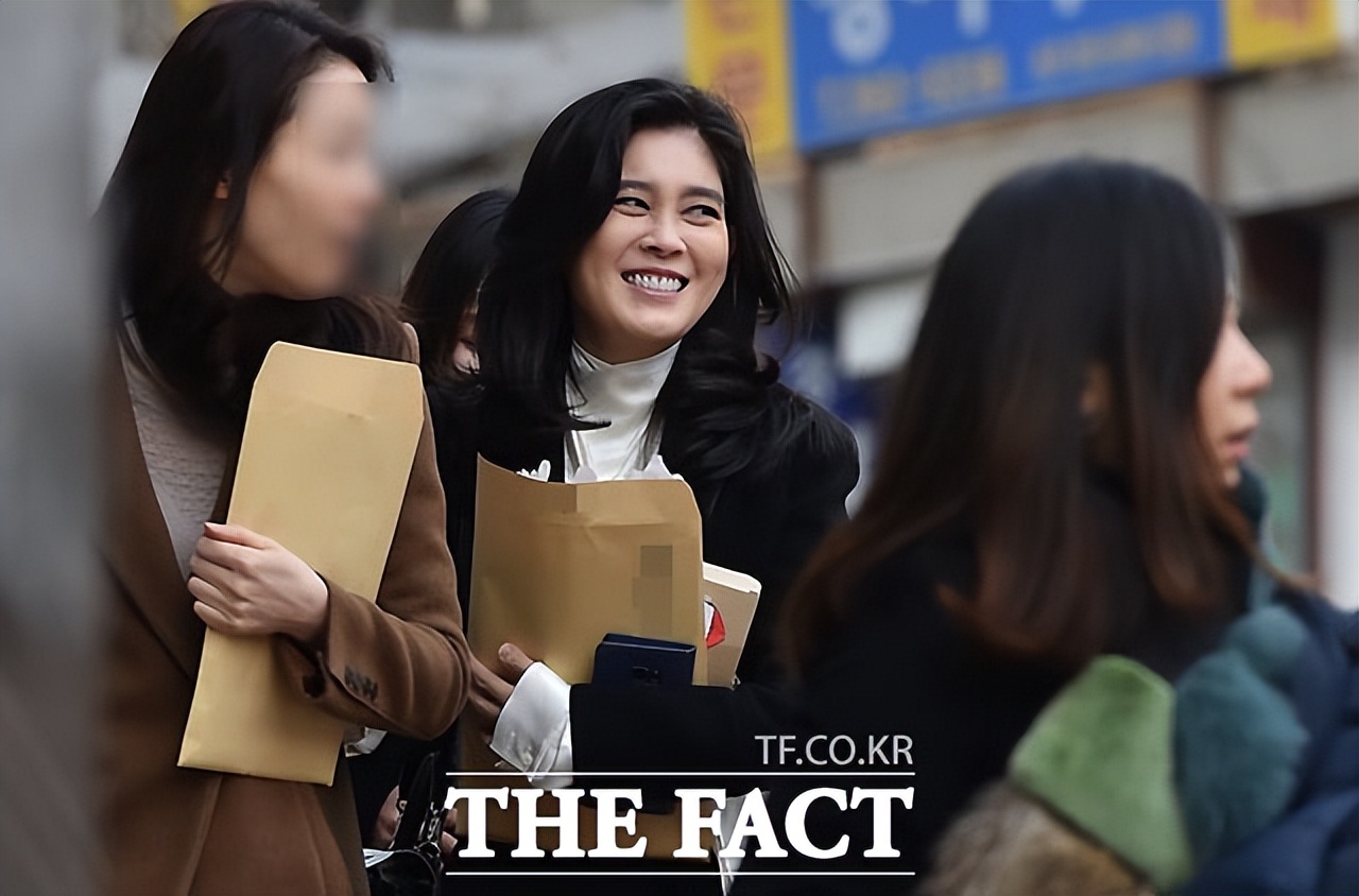 三星财阀太子获总统特赦！登基做掌门人，和兄妹继承26万亿遗产