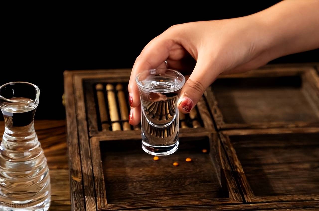 白酒固态法和液态法有什么区别,酱酒是勾兑出来的吗