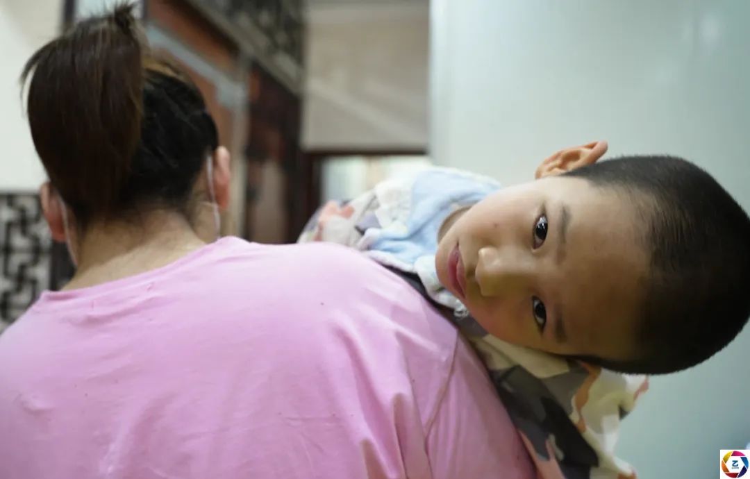 可怜一家人视频,可怜娃一家