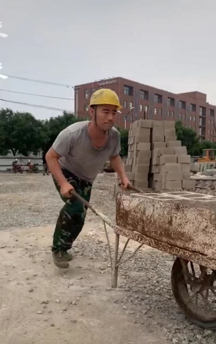 旭日阳刚2017年现状,旭日阳刚对汪峰什么看法