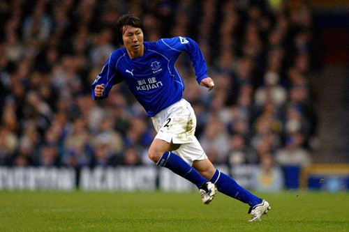 2004年鲁尼吃到红牌,鲁尼曼联十大经典时刻