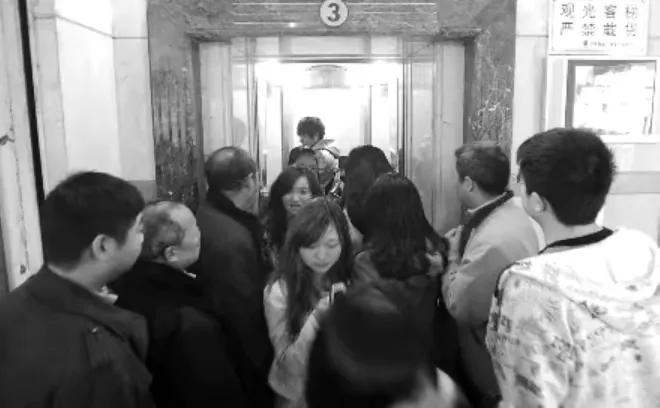 30层高层15楼16楼优缺点,高层15层顶楼的优缺点有哪些