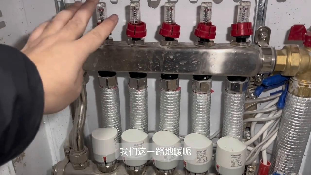 冬天铺地砖怎样调地暖,如何让家里的地暖更暖和