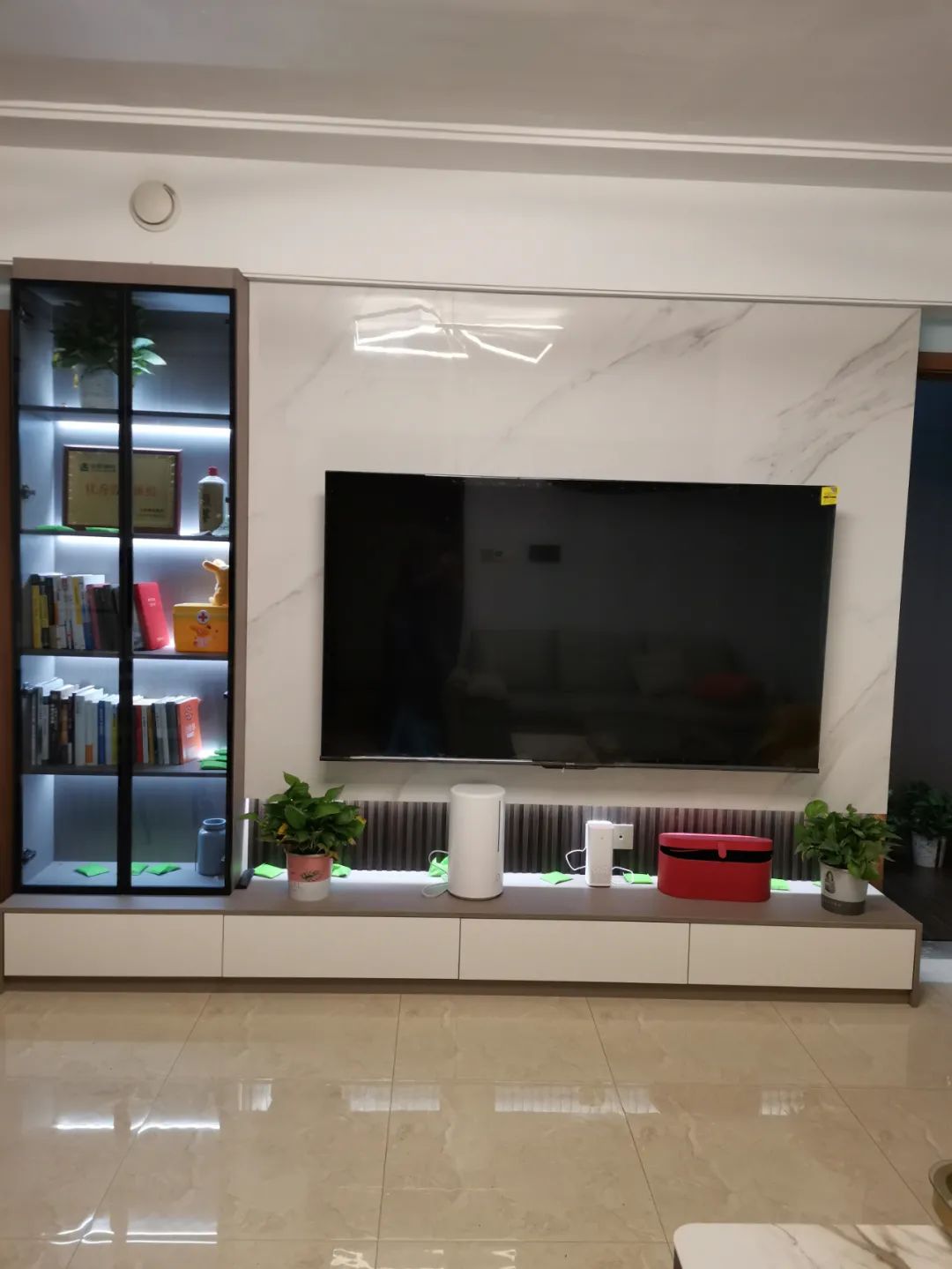 电视背景墙用啥高端大气上档次,电视背景墙用什么材质最简单大气