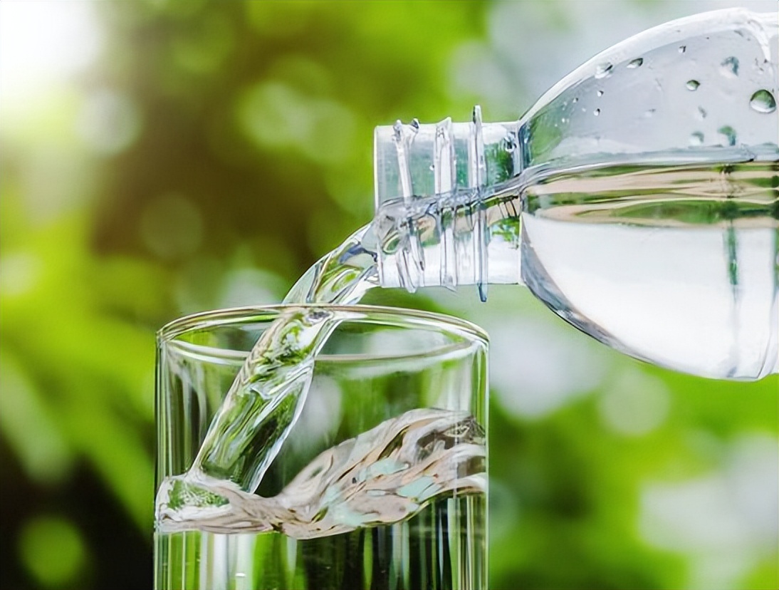 女性阴道有白色泡沫排出来，是咋回事？暗示了什么？医生给出答案