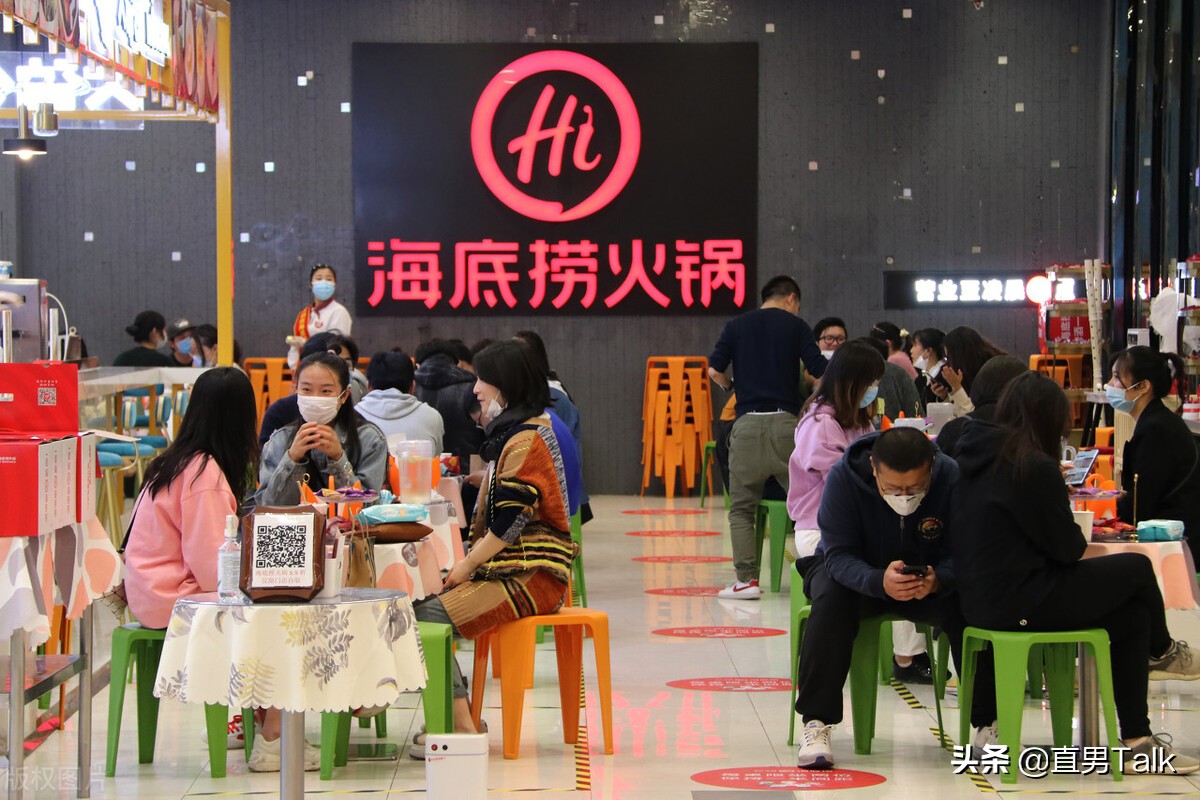 中国最牛的服务员身价30亿,海底捞最牛服务员16岁辍学