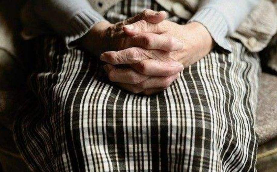 继承岳母上亿遗产法院判决,继承人继承遗产后出国被家人起诉