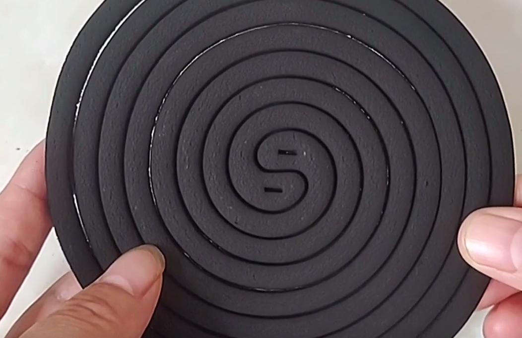 徒手掰蚊香一掰就断怎么办？蚊香这样拆，一拆就开，快学学