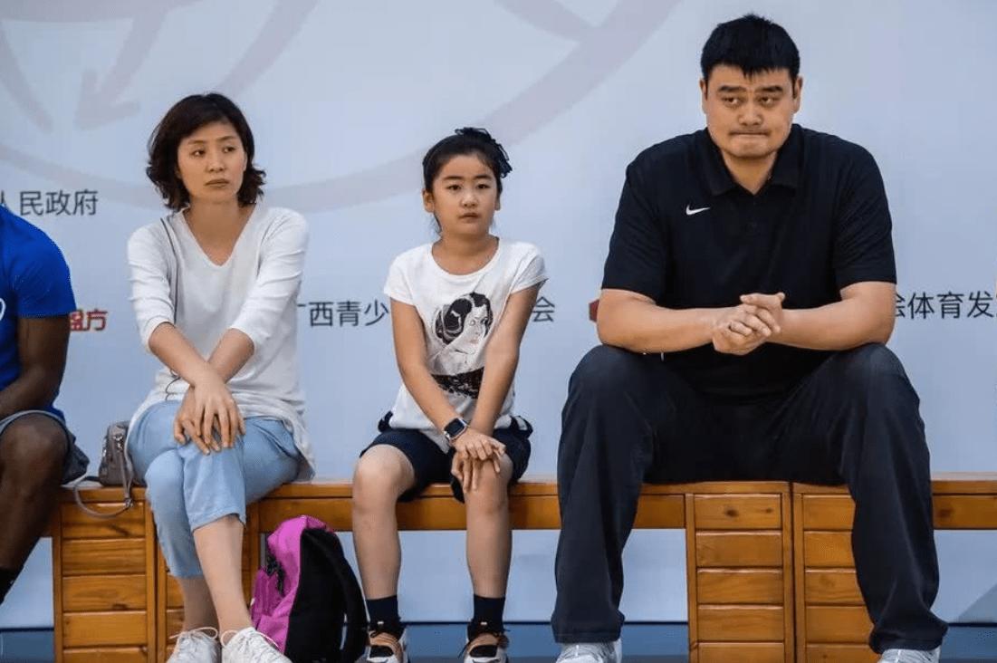 姚明10岁的女儿身高有多高,媒体姚明12岁女儿身高近1米9
