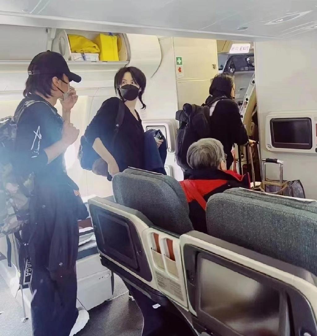 王菲最后为何还是选择了谢霆锋,王菲谢霆锋的坎坷十年经历