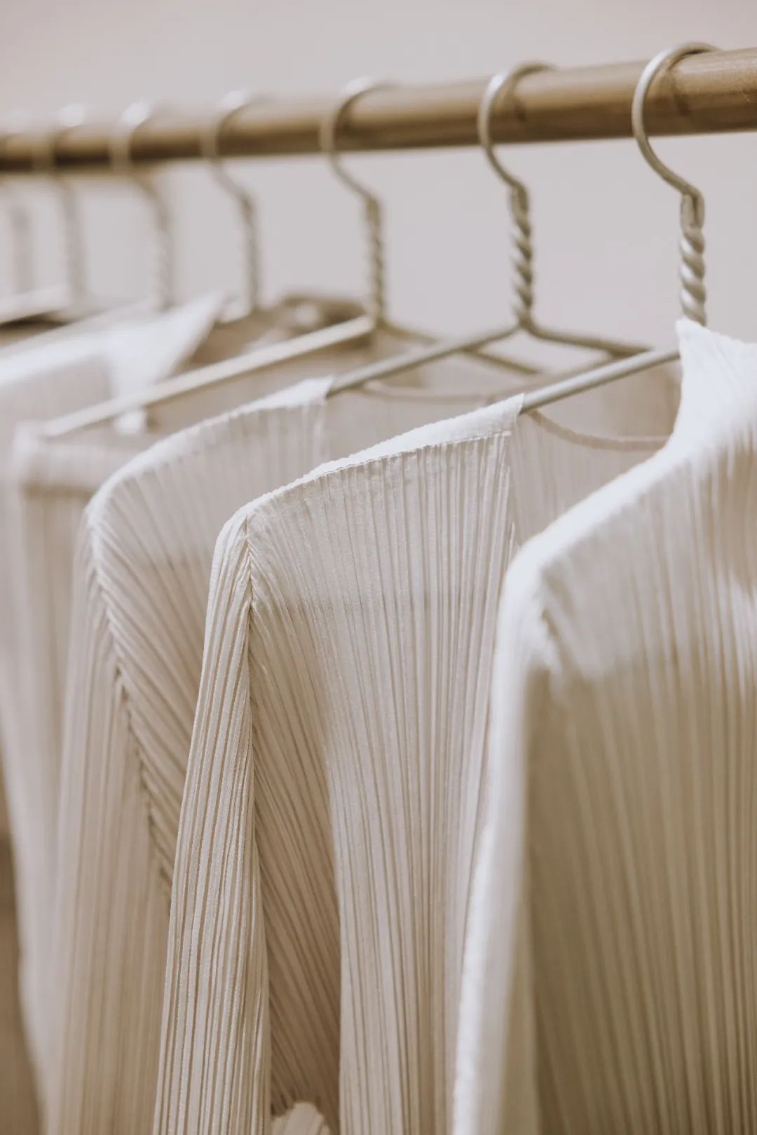 广州第①家「三宅一生」揭幕，这些超火单品拉满秋冬氛围感