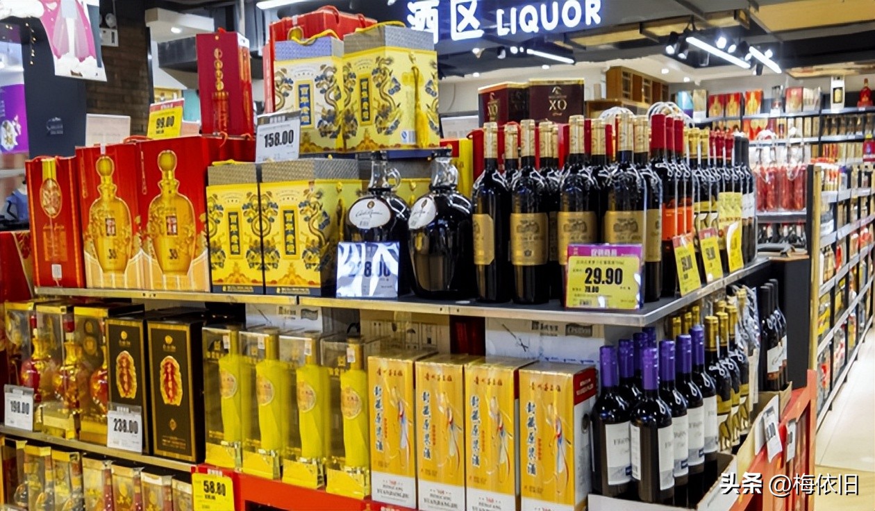 年前购酒时，售货员问“送人还是自己喝”，千万别乱回答，有套路