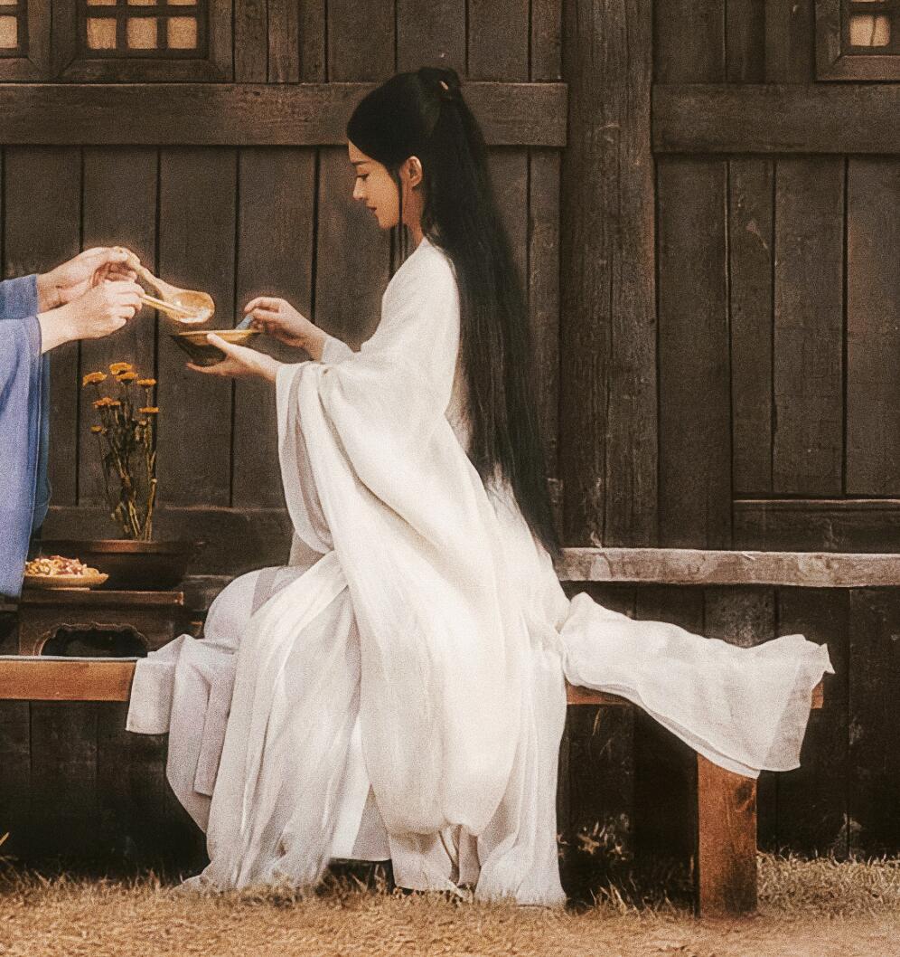 赵丽颖和白鹿同款发型,白鹿赵丽颖长月粉衣换脸造型对比