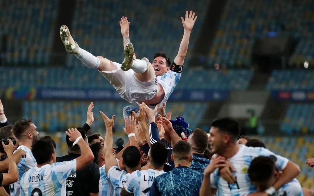 梅西从小矮子到巨人,从侏儒到世界球王催泪纪录片