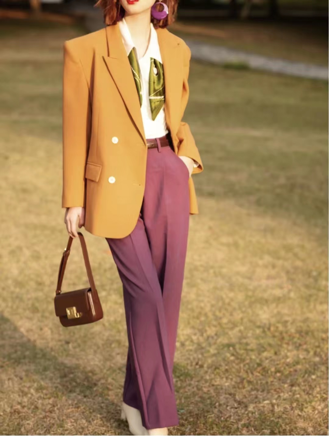 绿色配什么颜色最搭配比较高级,绿色和什么颜色搭配高级感