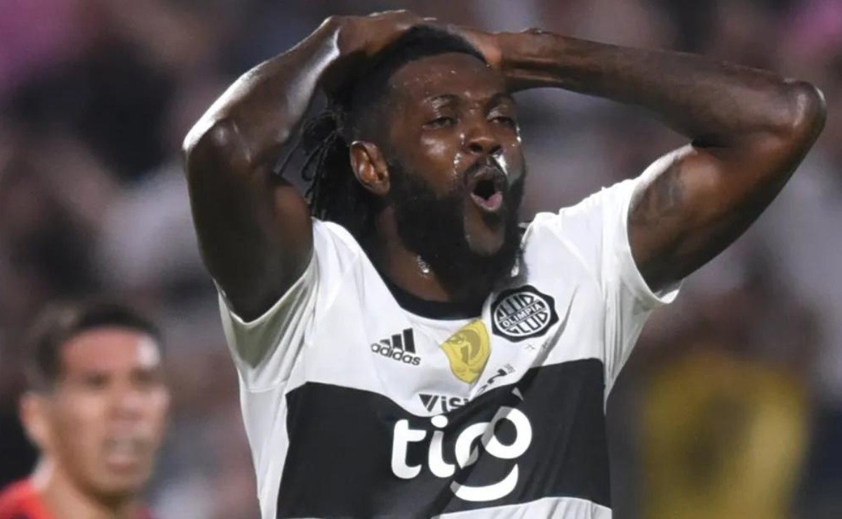 阿德巴约被垫脚,90米滑跪庆祝