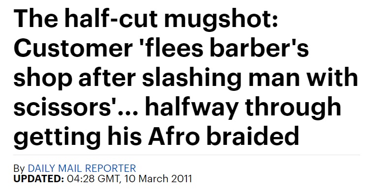 挖掘机抓玩具,挖掘机抓着飞机在飞的视频