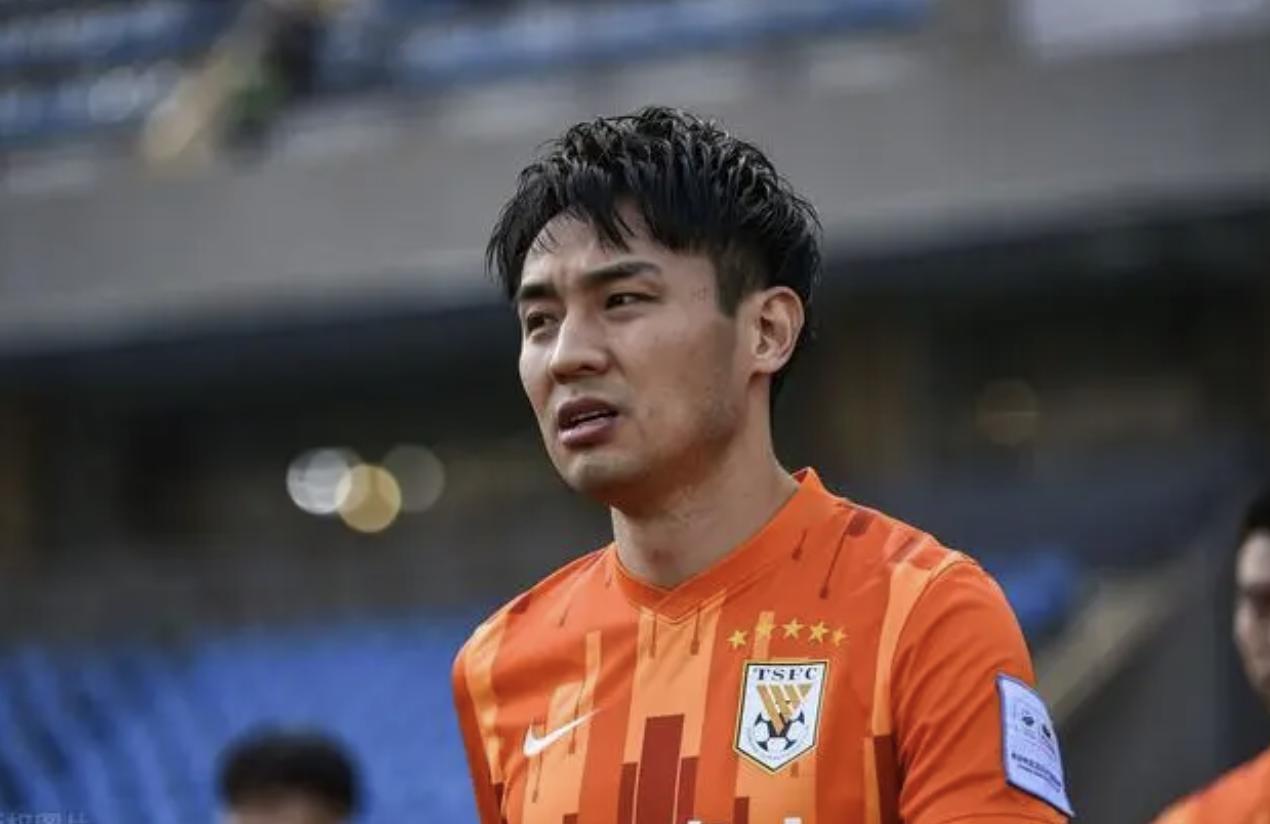 当红国脚遇上*麻大**烦，被曝骗钱骗感情，起诉女方要求退回恋爱费用