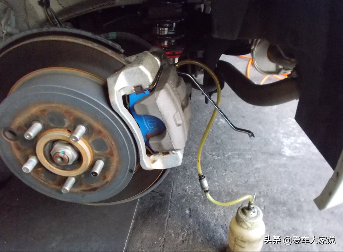 掌握换机油的量,刹车油最简单三个使用方法