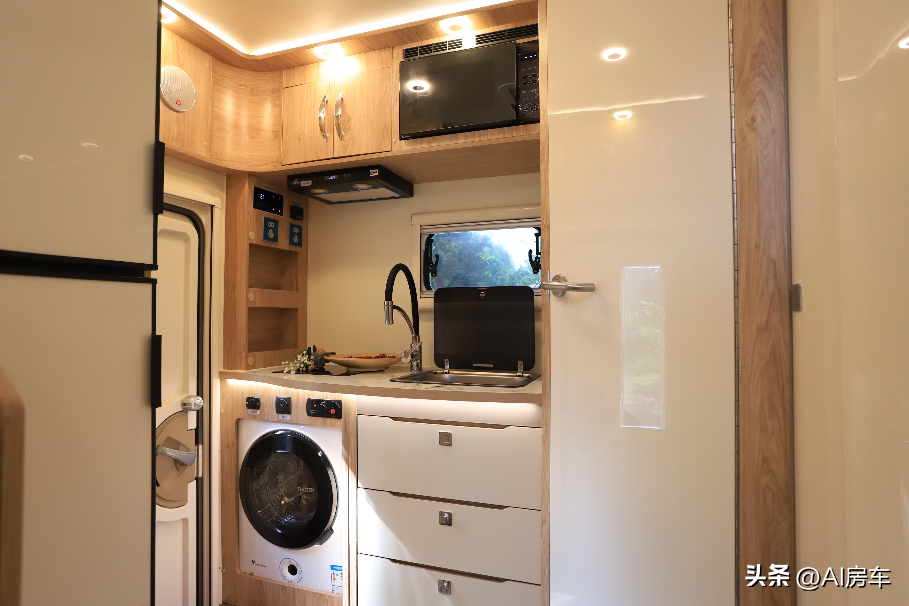 7人房车超大空间,旅行最舒服的十万左右七座房车