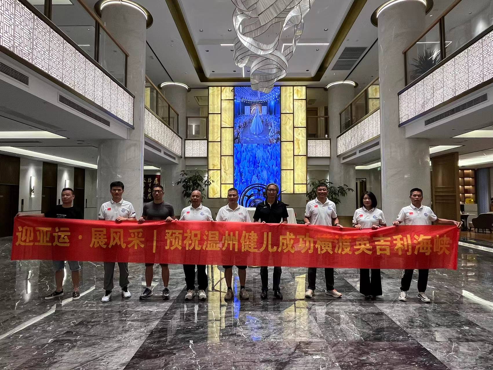 温州141名冬泳健儿横渡瓯江,温州泳士横渡英吉利海峡