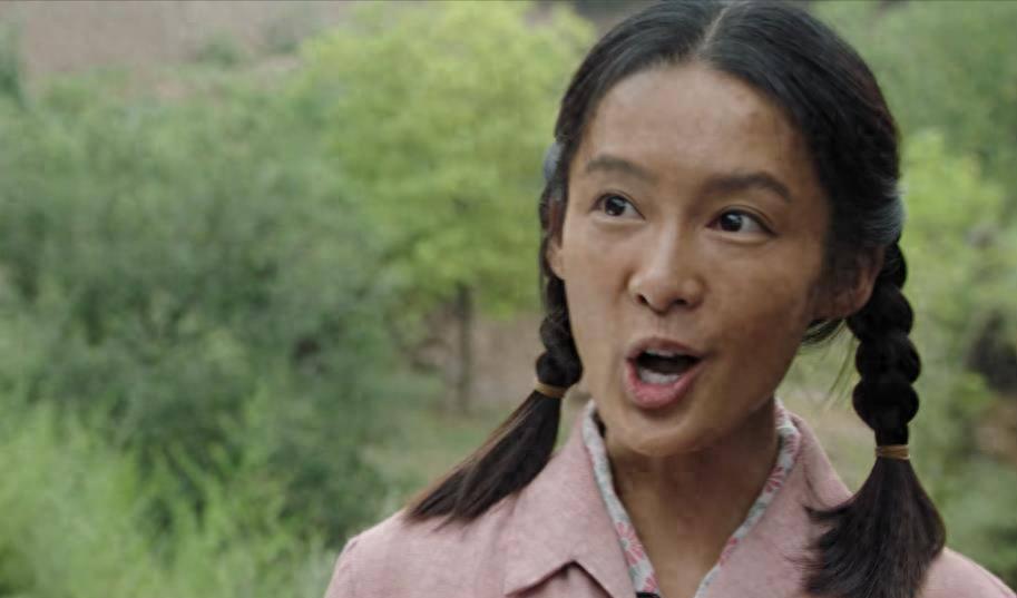 干瘪黑瘦，一口假牙，这就能演“村花”？观众表示越看越觉得假