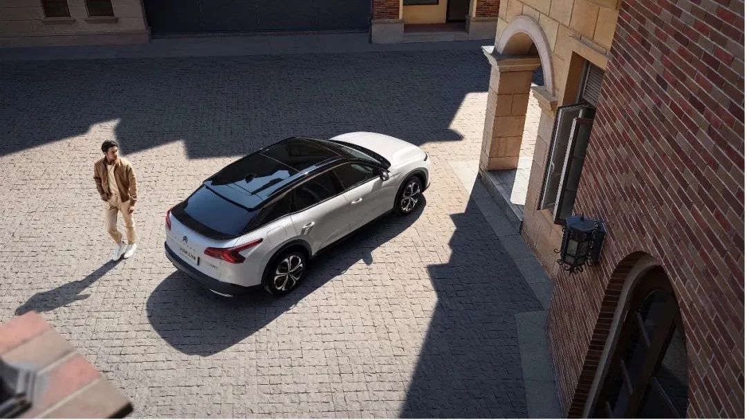 “1块钱”的改变有多大?凡尔赛C5X2023款告诉你!