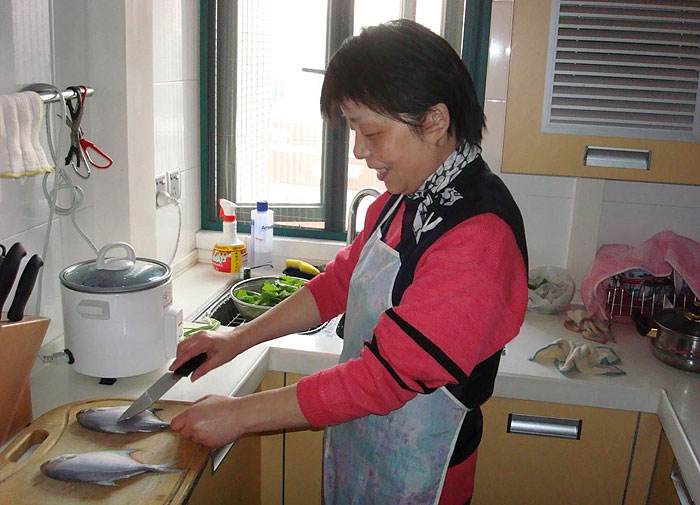 衣服清洗完后老粘毛,陈旧衣服如何洗焕然一新