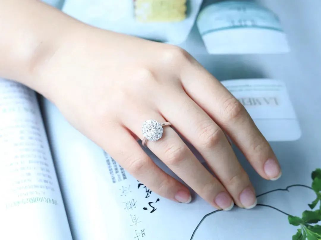 钻戒戒圈可以调整吗,钻戒改圈号后钢印不见了