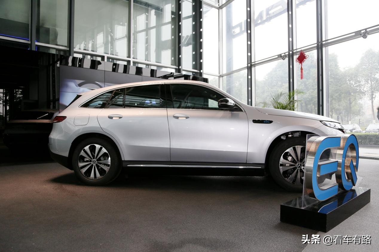 探店奔驰武侯华星锦业，奔驰EQA和EQC到底怎么样？