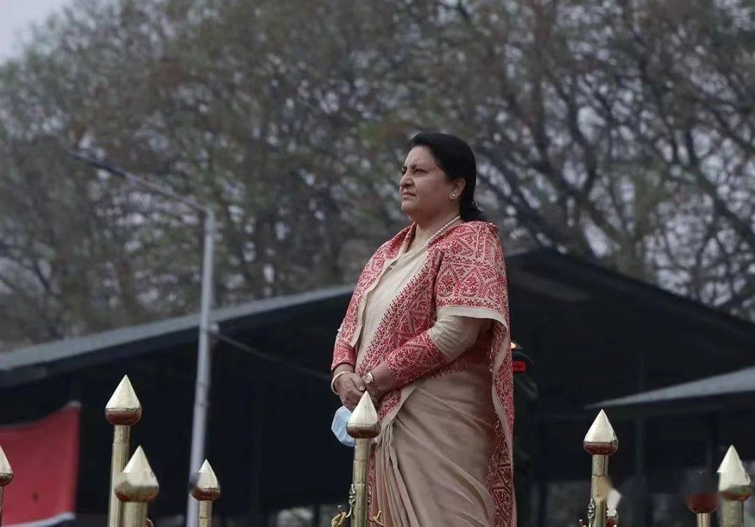 小国女总统硬刚印度力挺中国，面对印军*力武**威胁直接派兵对峙