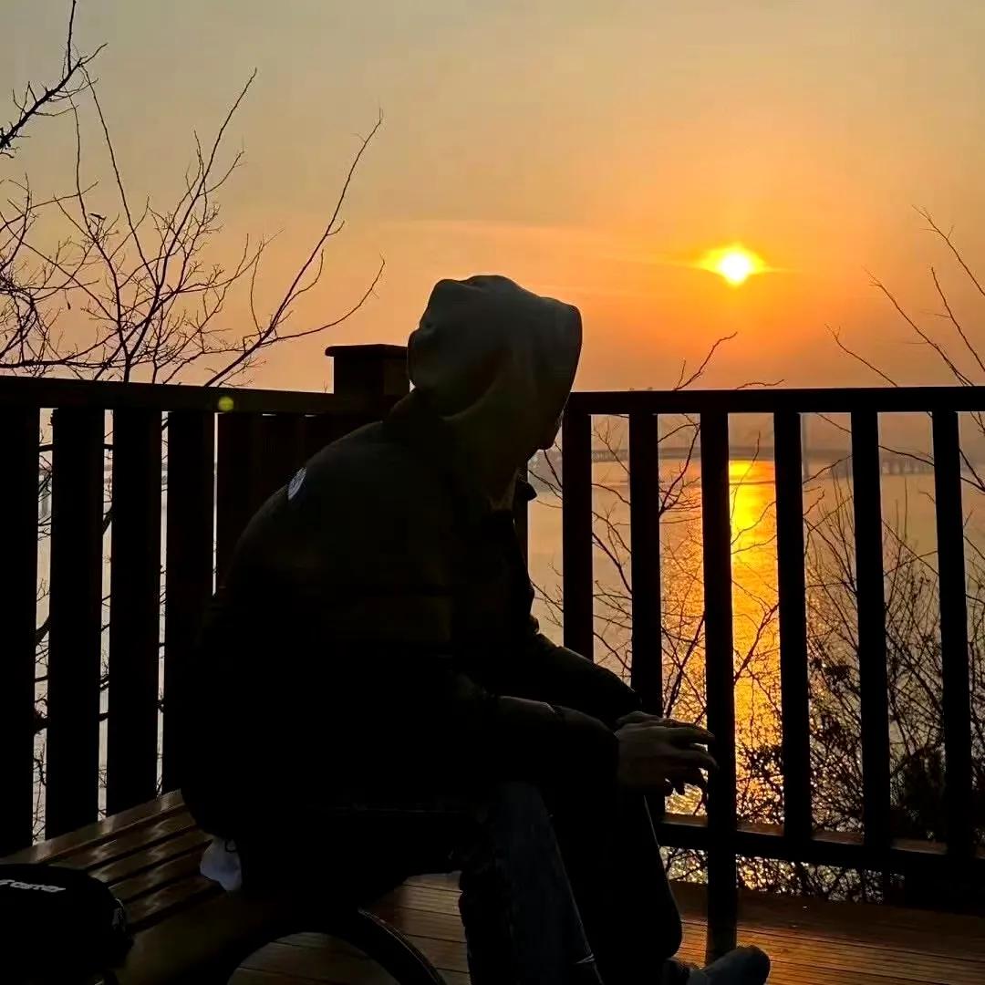 卡通头像微信头像男生,男生头像突然换成可爱头像