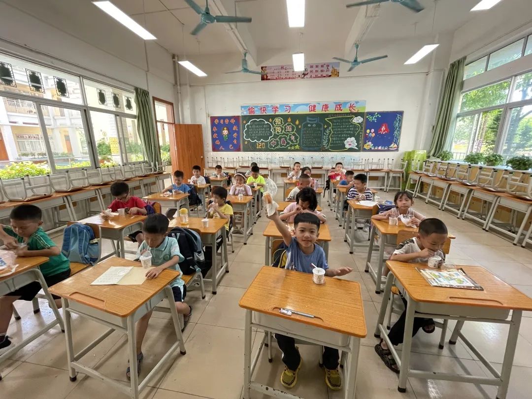 直击课外喵暑托开课首日情况：能和同学一起过暑假，太好玩了