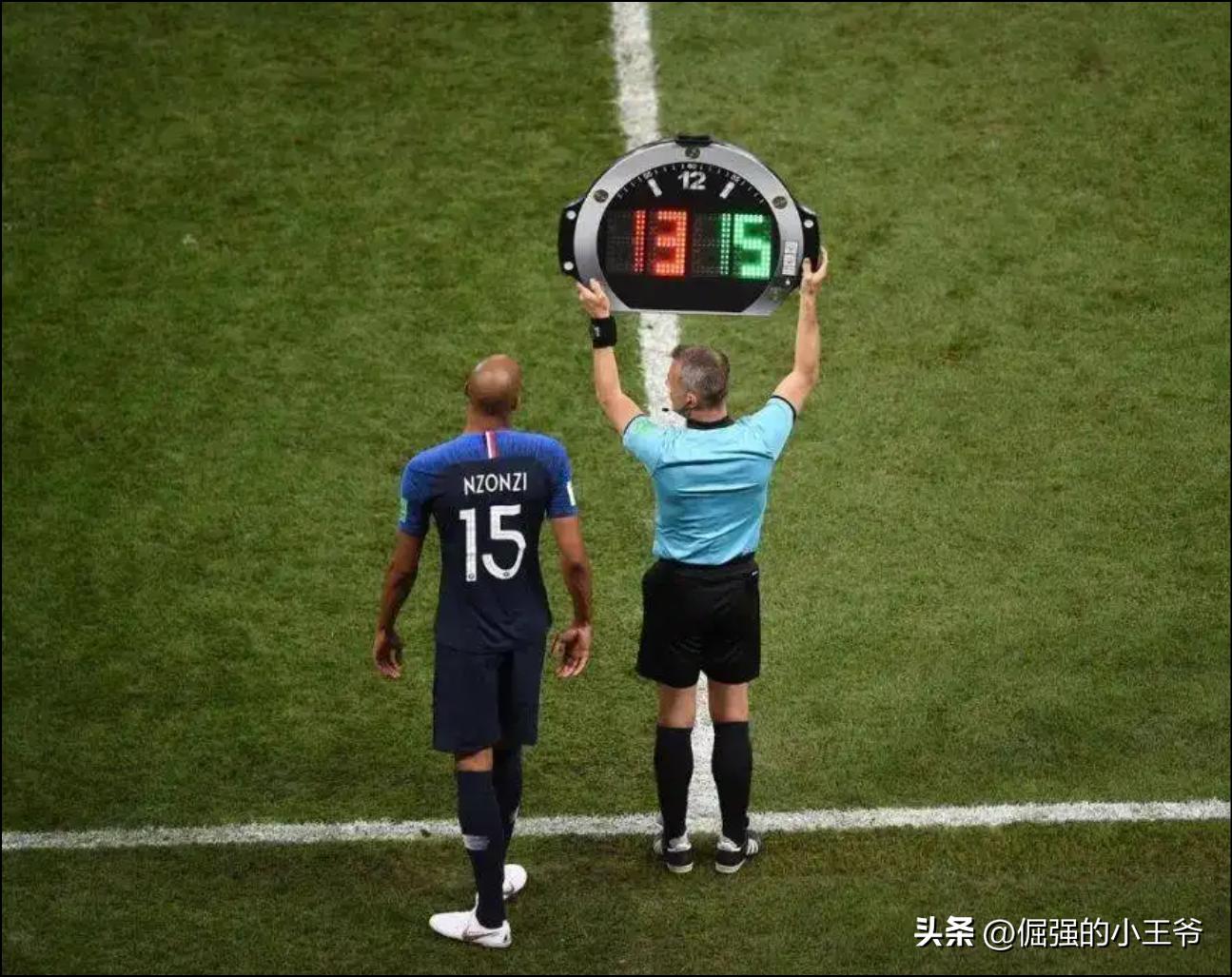 小学生8人足球比赛基本规则,足球比赛规则基本知识卡通