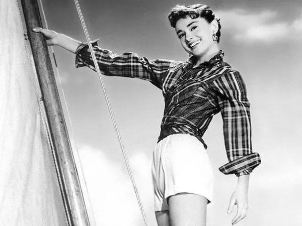 简约风格看起来高级穿搭,极简穿搭永不过时穿的就是气质