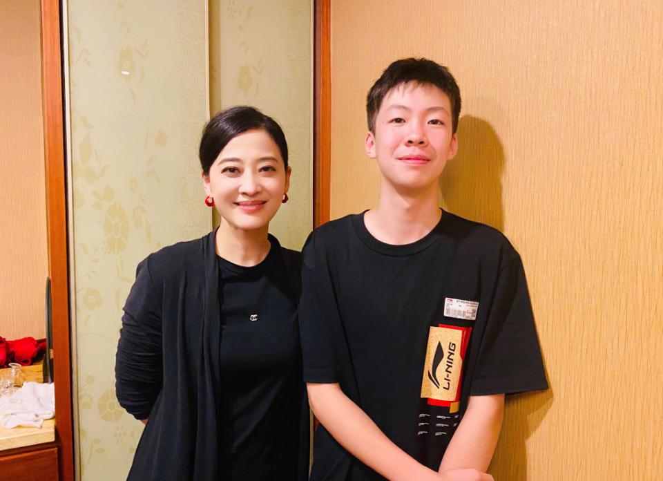 梅婷是否整容,演员梅婷的老公曾剑的照片